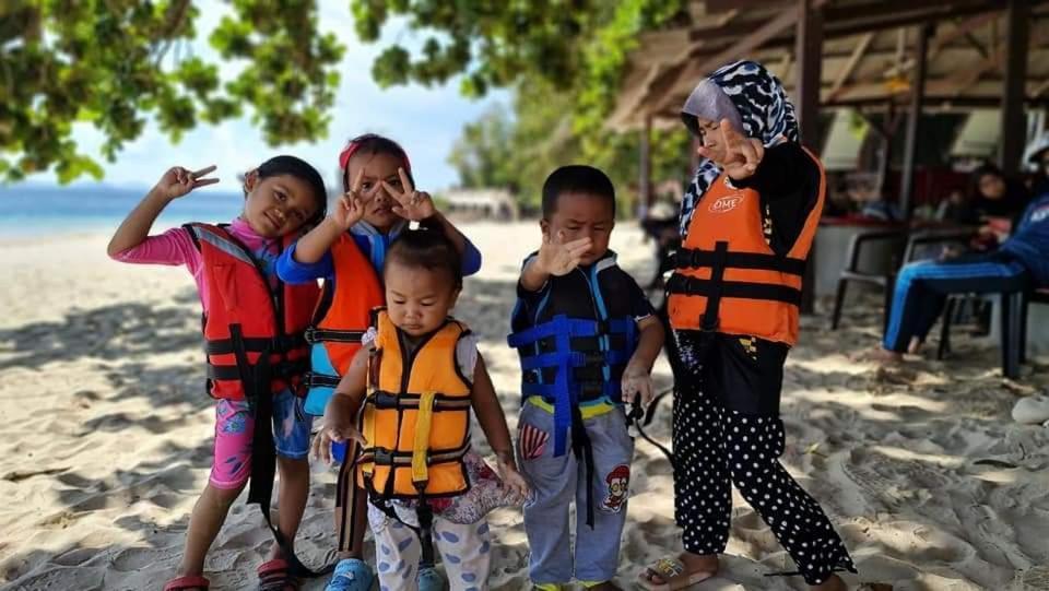 Airbnb At Sri Sayang Batu Ferringhi Beach Eksteriør bilde